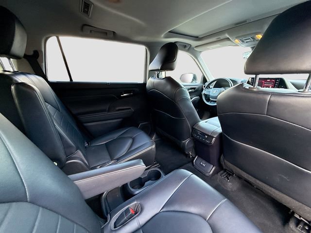 Used 2022 Toyota Highlander XLE image 25