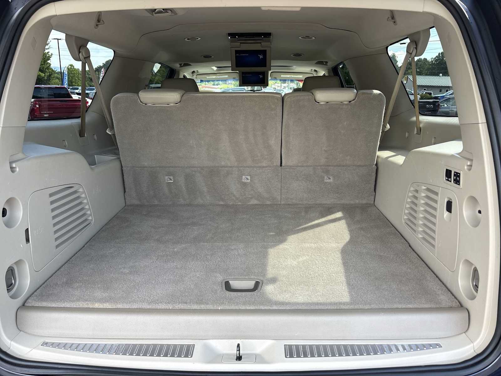 Used 2019 Cadillac Escalade ESV Luxury AWD/4WD image 27