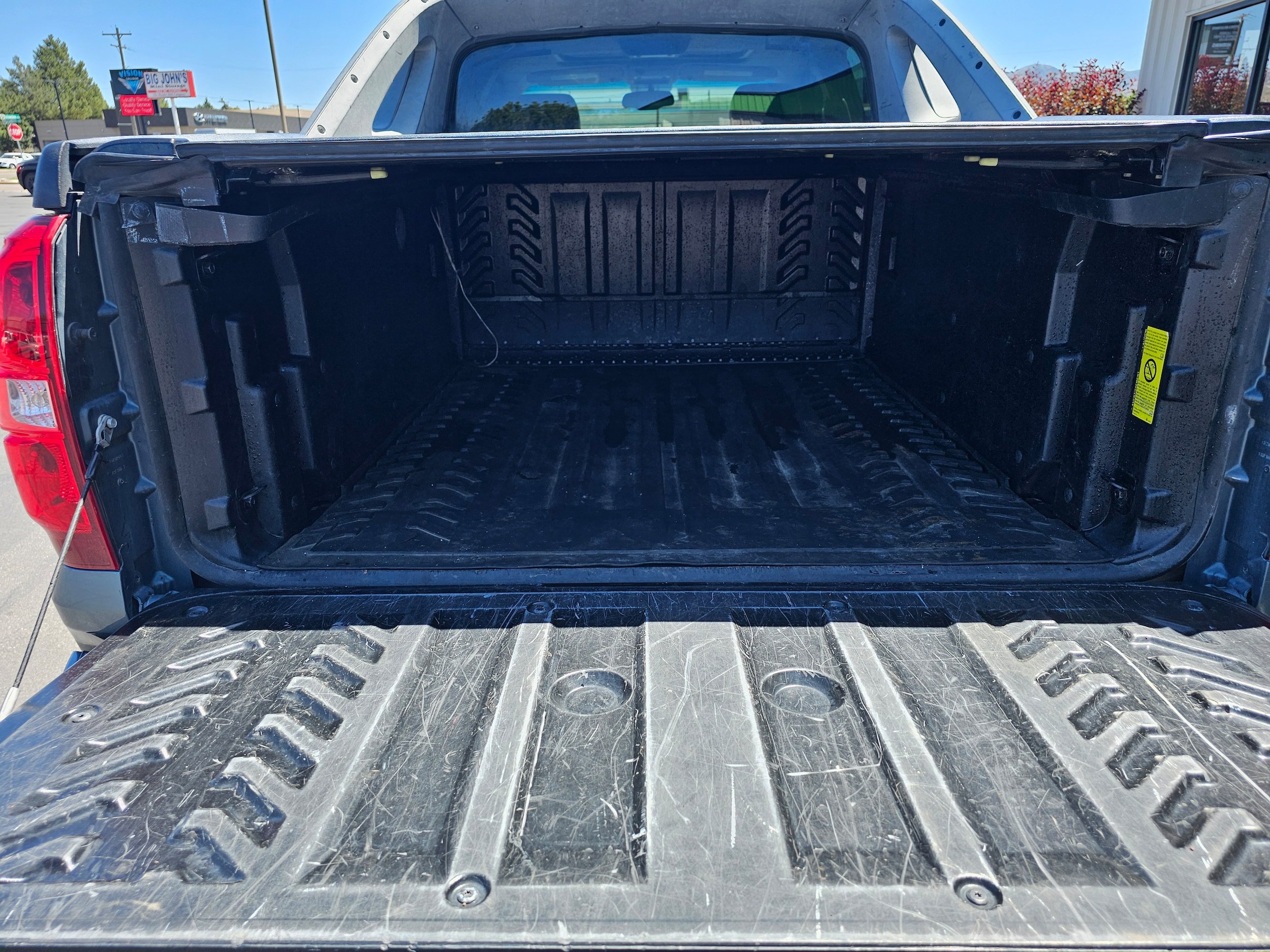 Used 2011 Chevrolet Avalanche LTZ AWD/4WD image 8