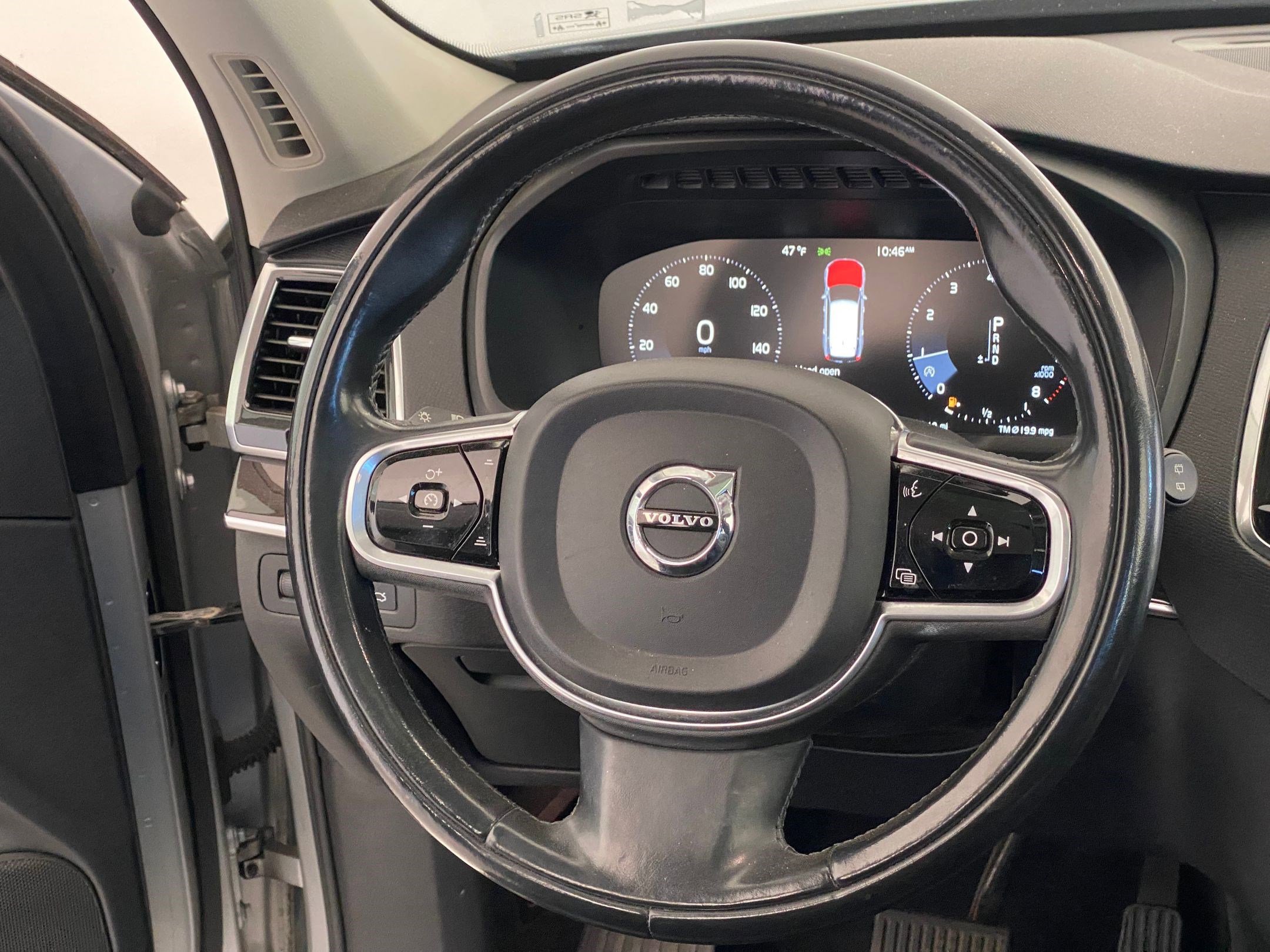 Used 2017 Volvo XC90 T6 Momentum w/ Vision Package image 16