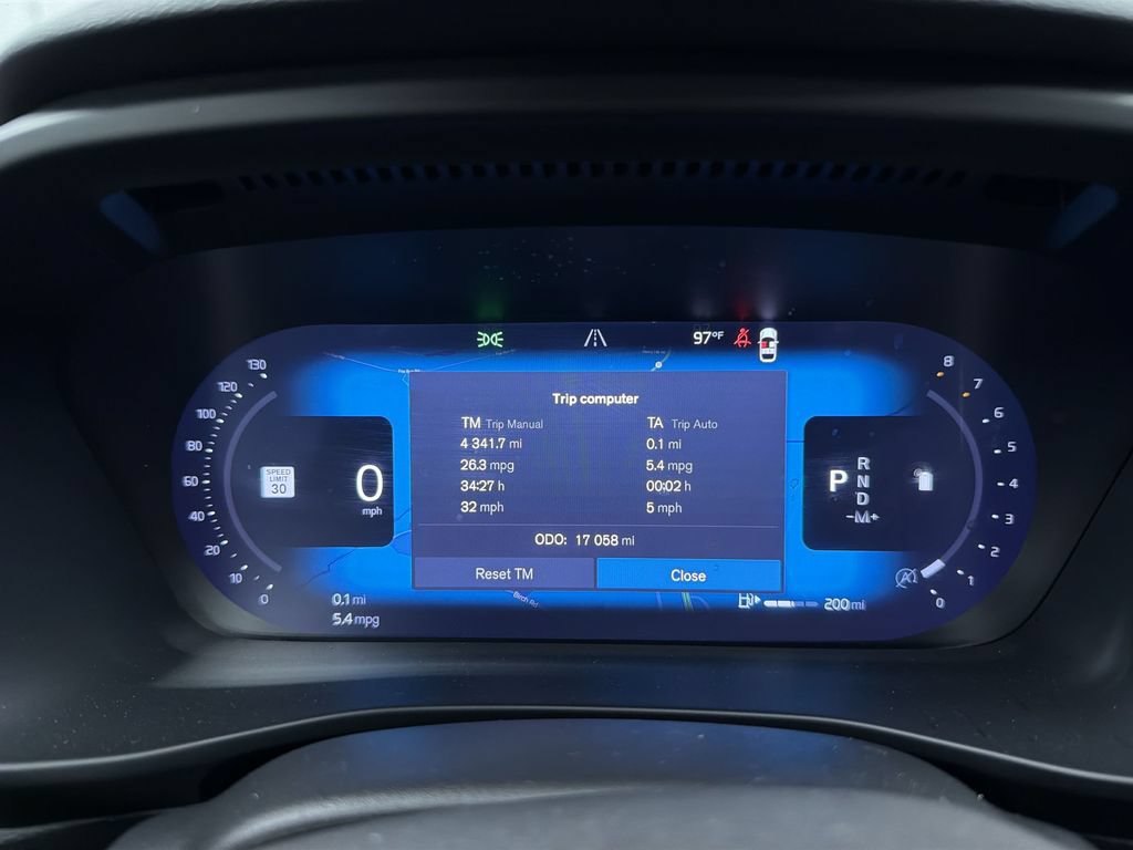 Used 2025 Volvo XC40 B5 Plus AWD/4WD image 25