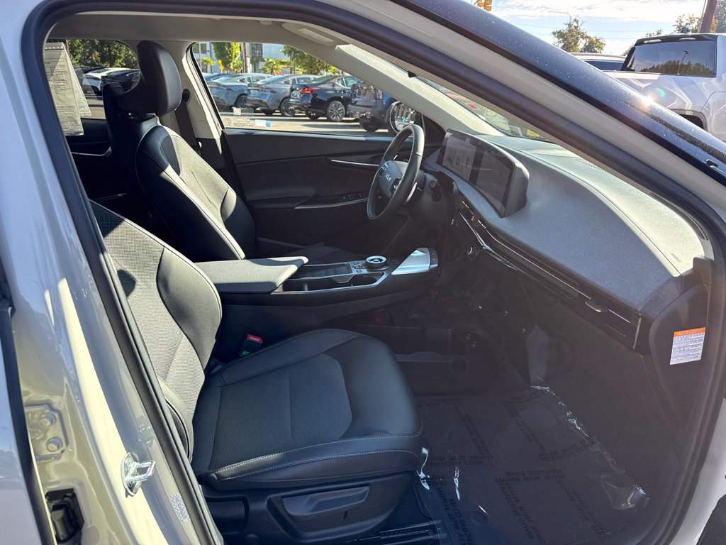 Used 2024 Kia EV6 Light RWD image 9