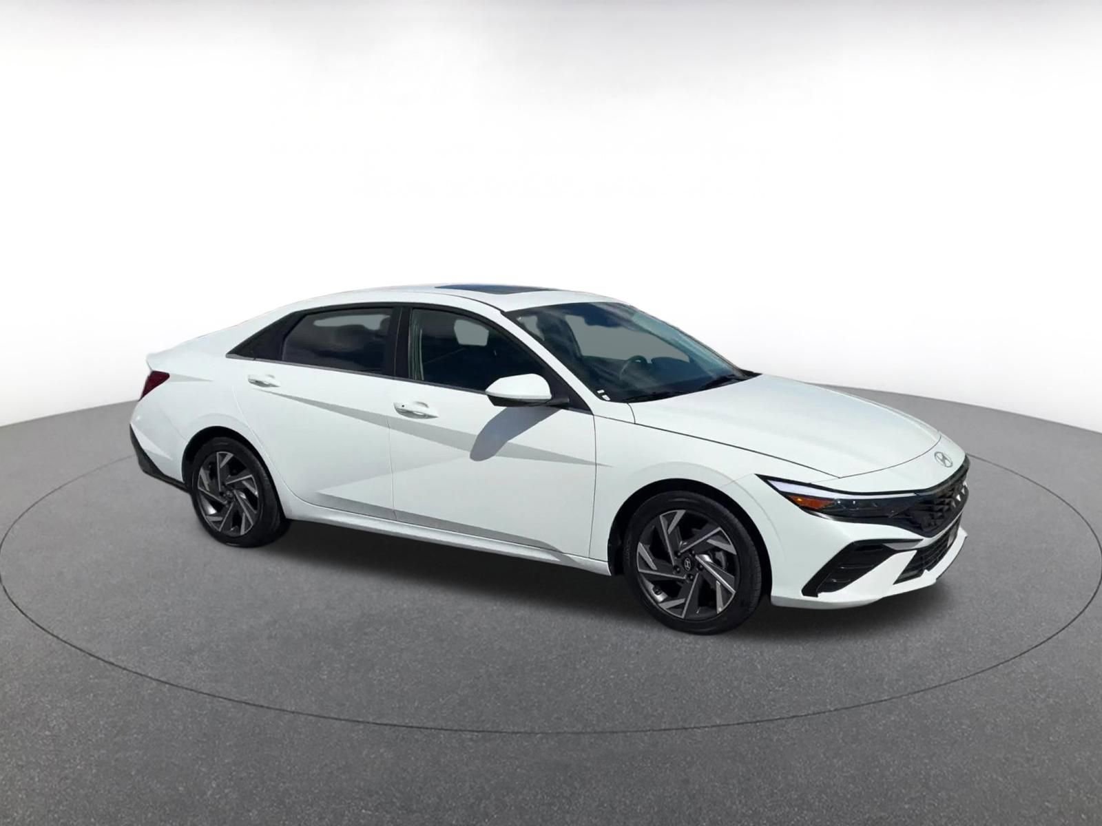 Used 2025 Hyundai Elantra SEL video 2