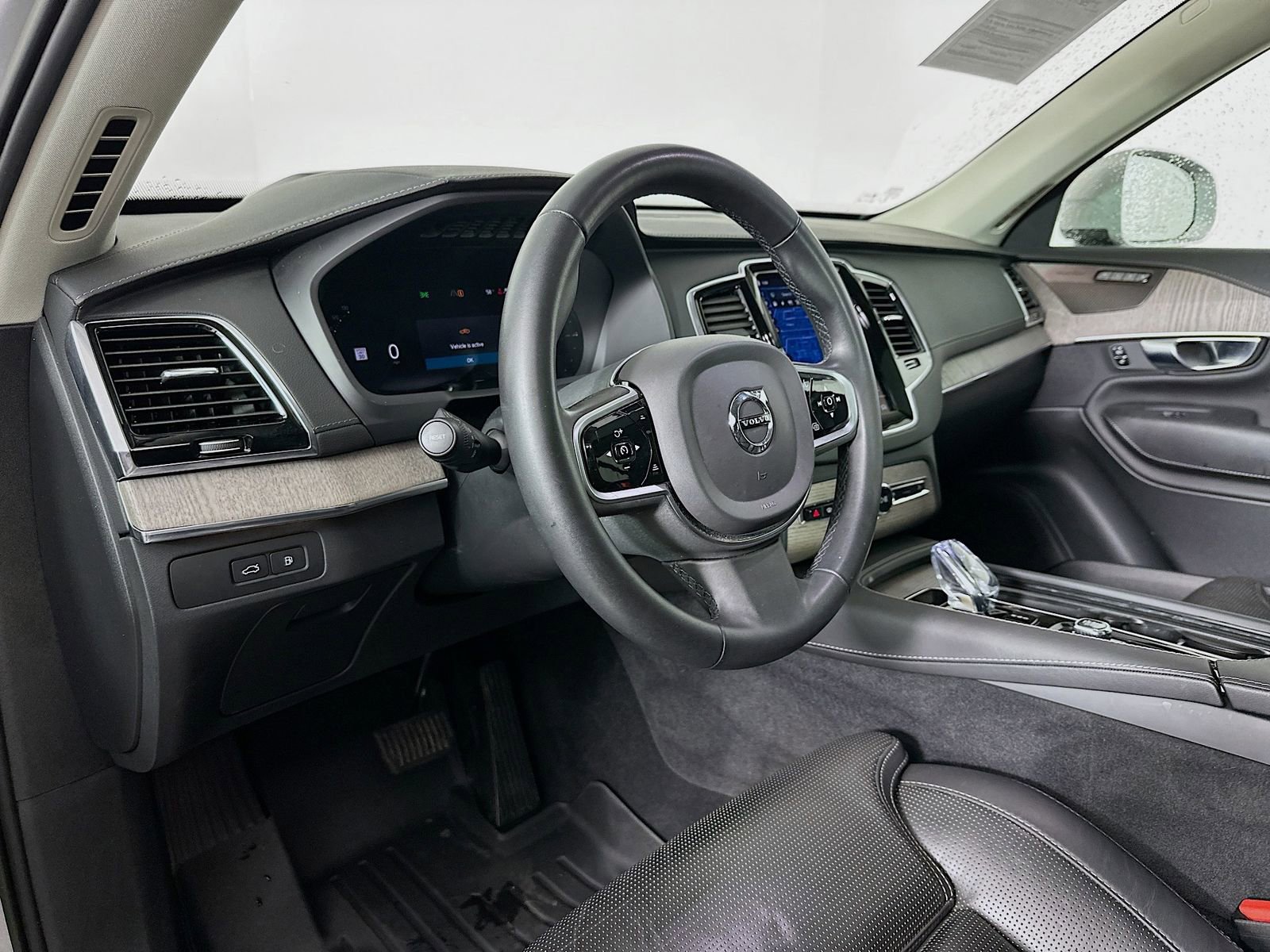 Used 2023 Volvo XC90 T8 Ultimate AWD/4WD image 9