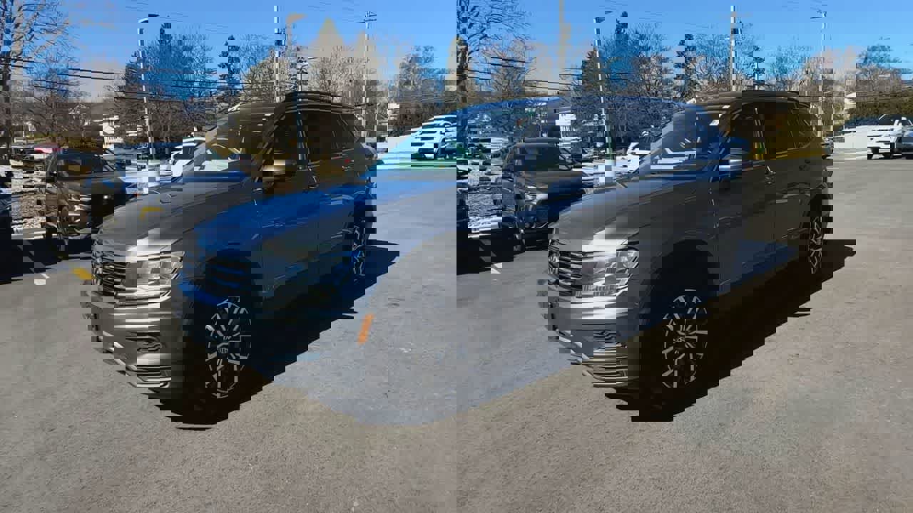 Used 2019 Volkswagen Tiguan SE w/ Panoramic Sunroof Package image 4