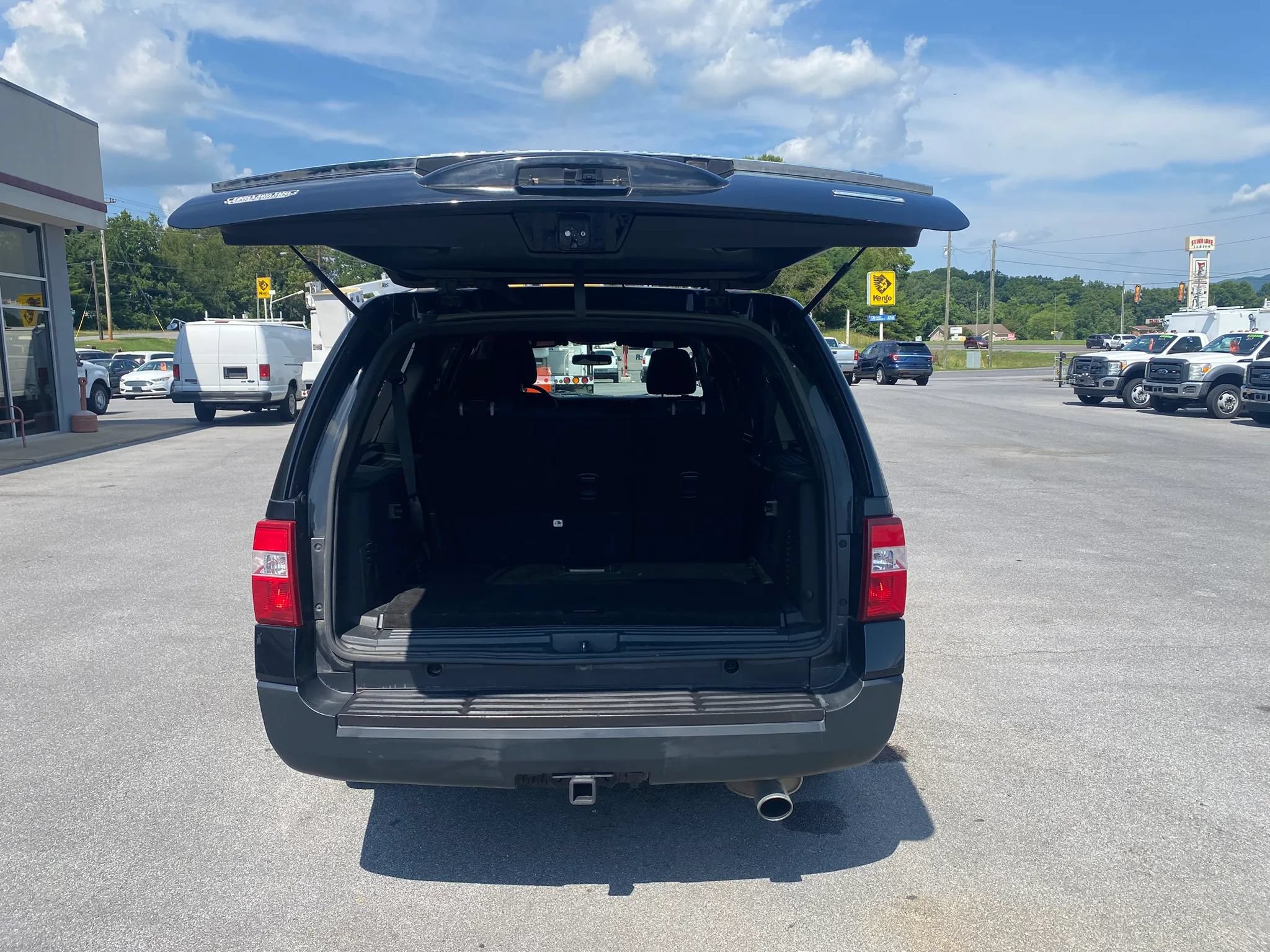 Used 2017 Ford Expedition EL XL w/ Equipment Group 101A AWD/4WD image 32