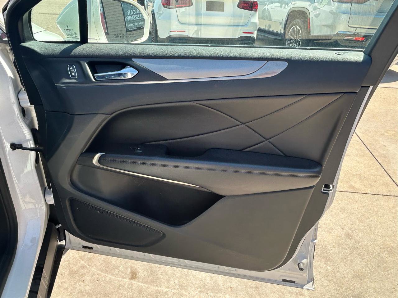 Used 2017 Lincoln MKC Select w/ Select Plus Package image 16