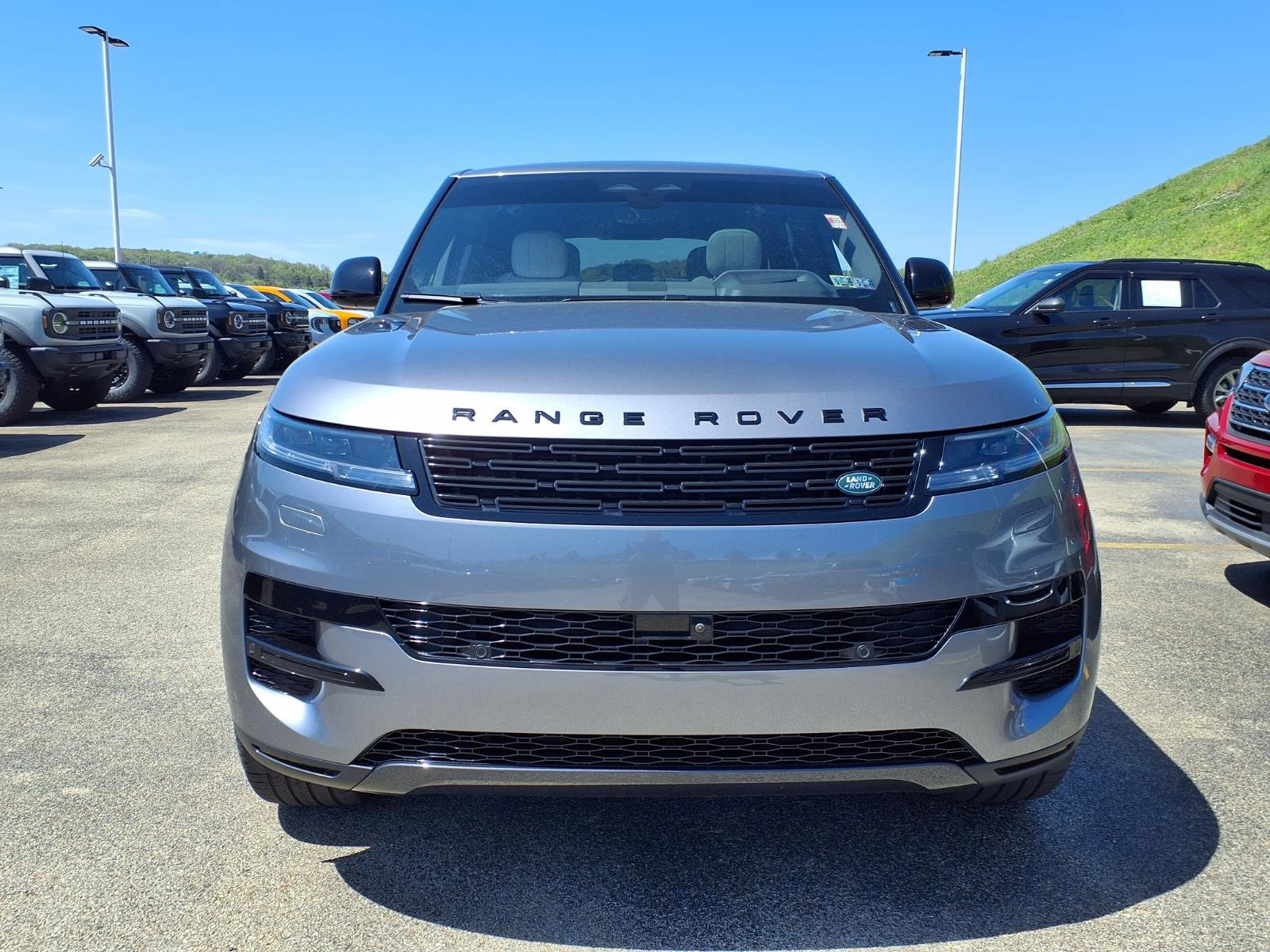 Used 2025 Land Rover Range Rover Sport SE image 6