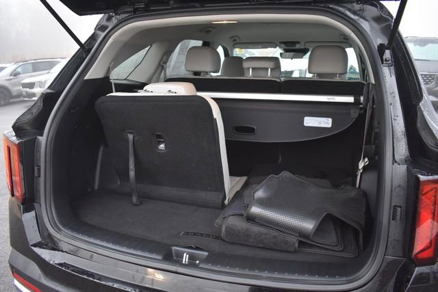 Used 2025 Kia Sorento S image 17