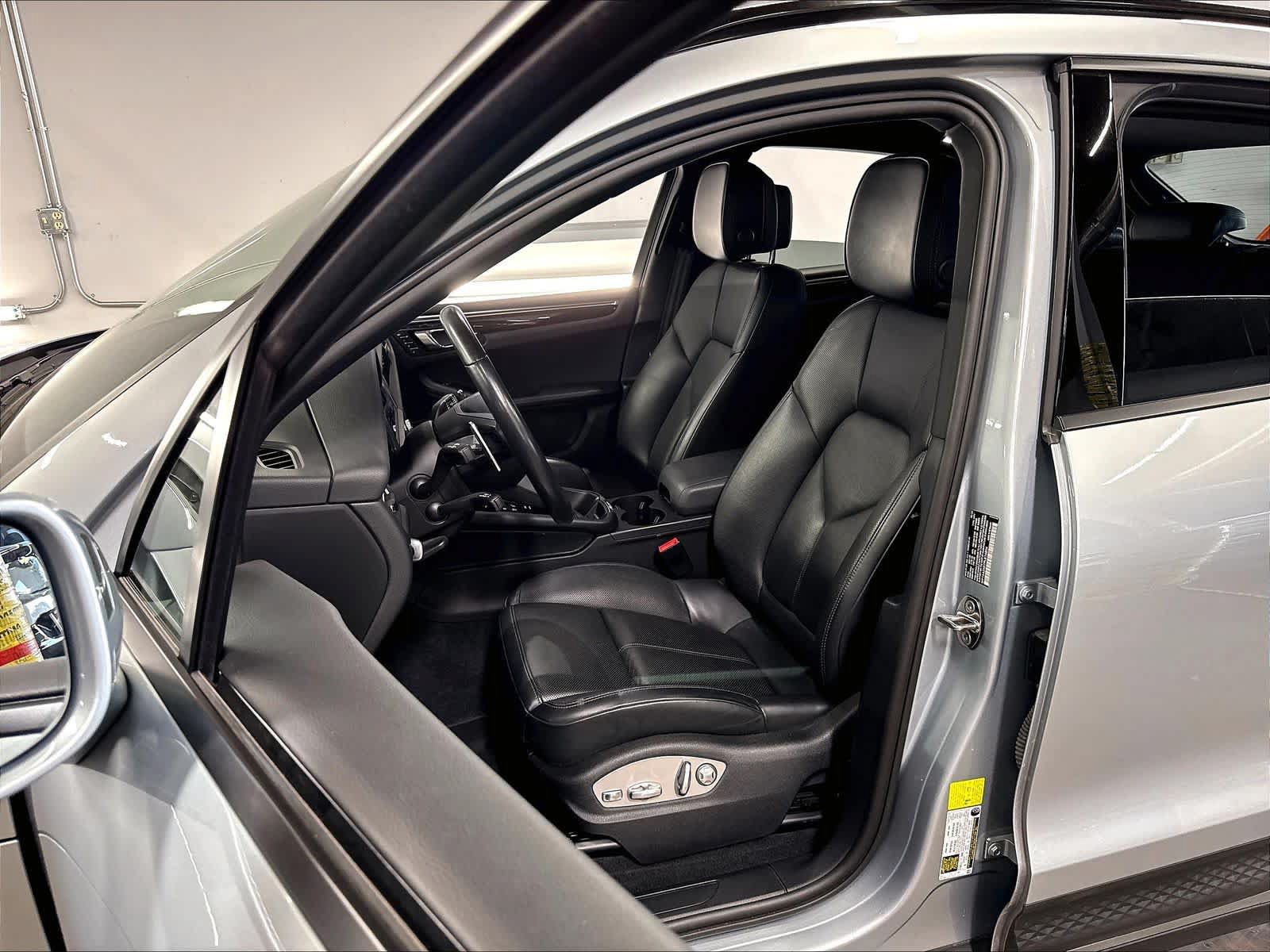 Used 2023 Porsche Macan AWD/4WD image 26
