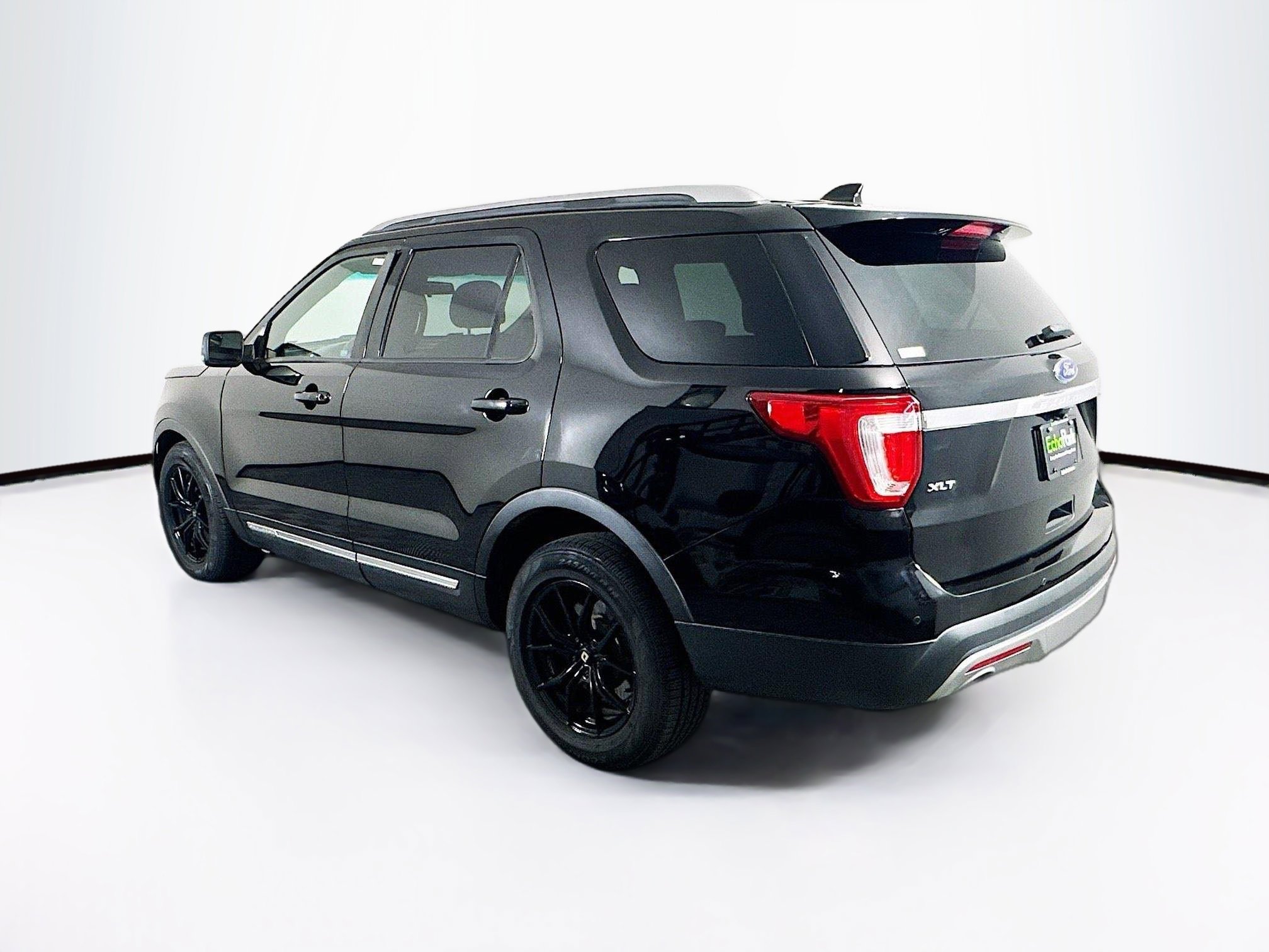 Used 2017 Ford Explorer XLT FWD image 5