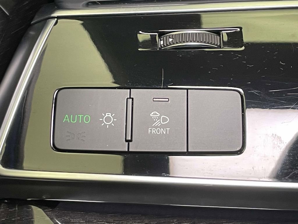 Used 2019 Audi Q8 Premium Plus image 39