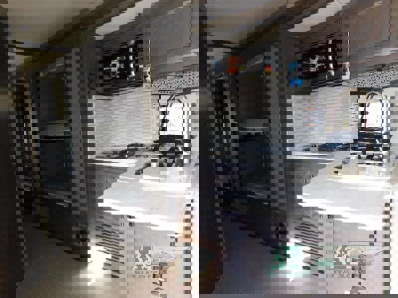 Used 2020 Ford F550 4x4 Regular Cab Super Duty w/ XLT Value Package image 8