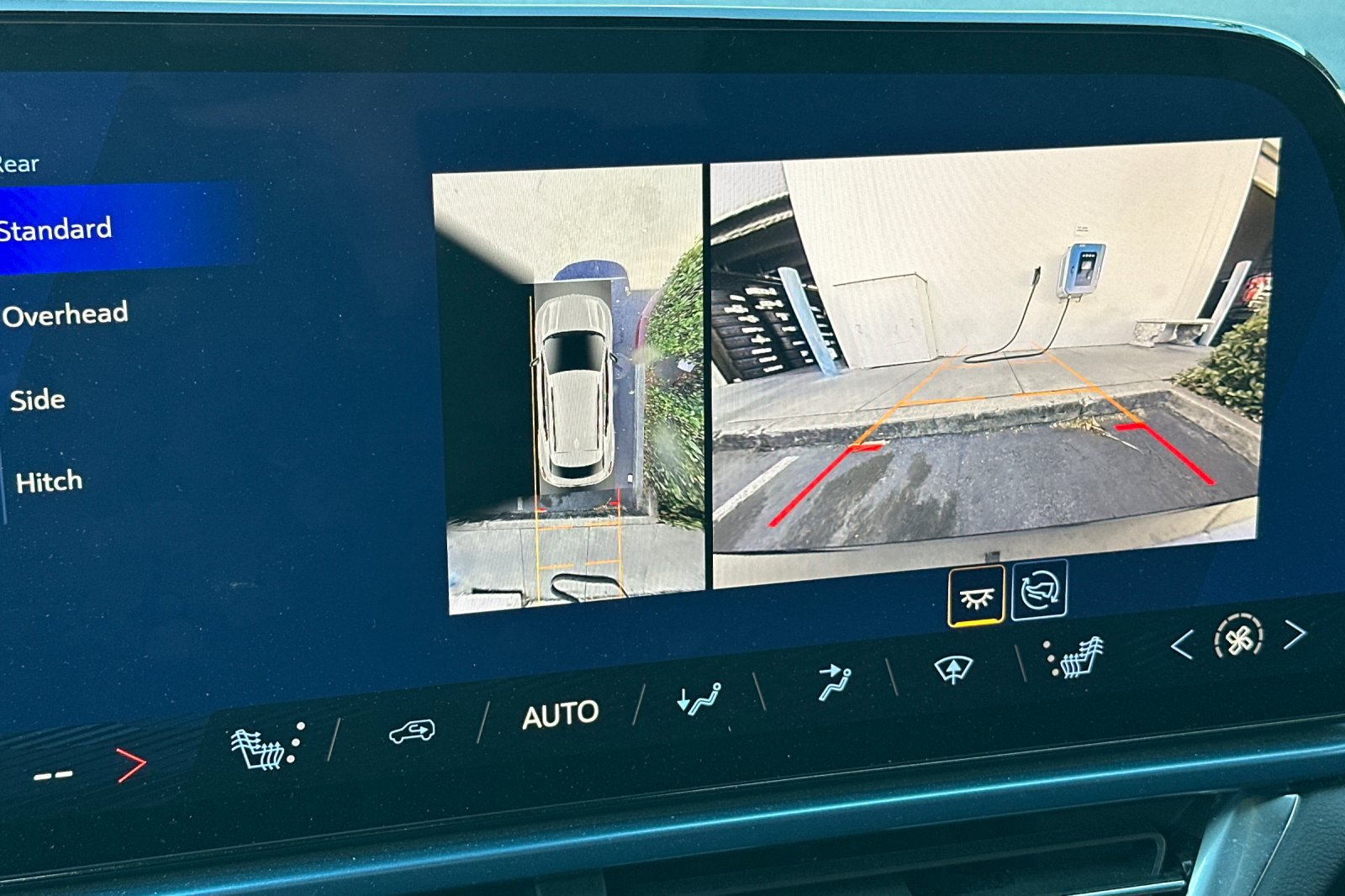 Used 2024 Chevrolet Equinox EV LT FWD image 28
