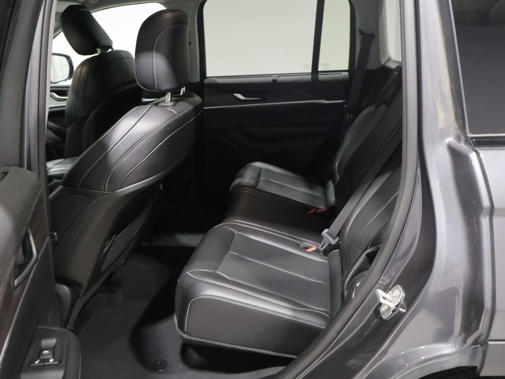 Certified 2023 Jeep Grand Cherokee Limited w/ Luxury Tech Group II AWD/4WD image 19