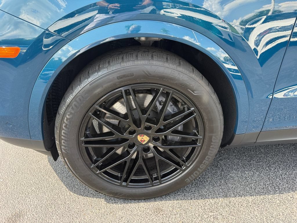 Used 2025 Porsche Cayenne AWD/4WD image 41