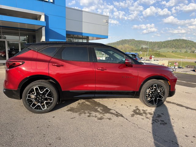 Used 2023 Chevrolet Blazer RS w/ Driver Confidence II Package AWD/4WD image 3