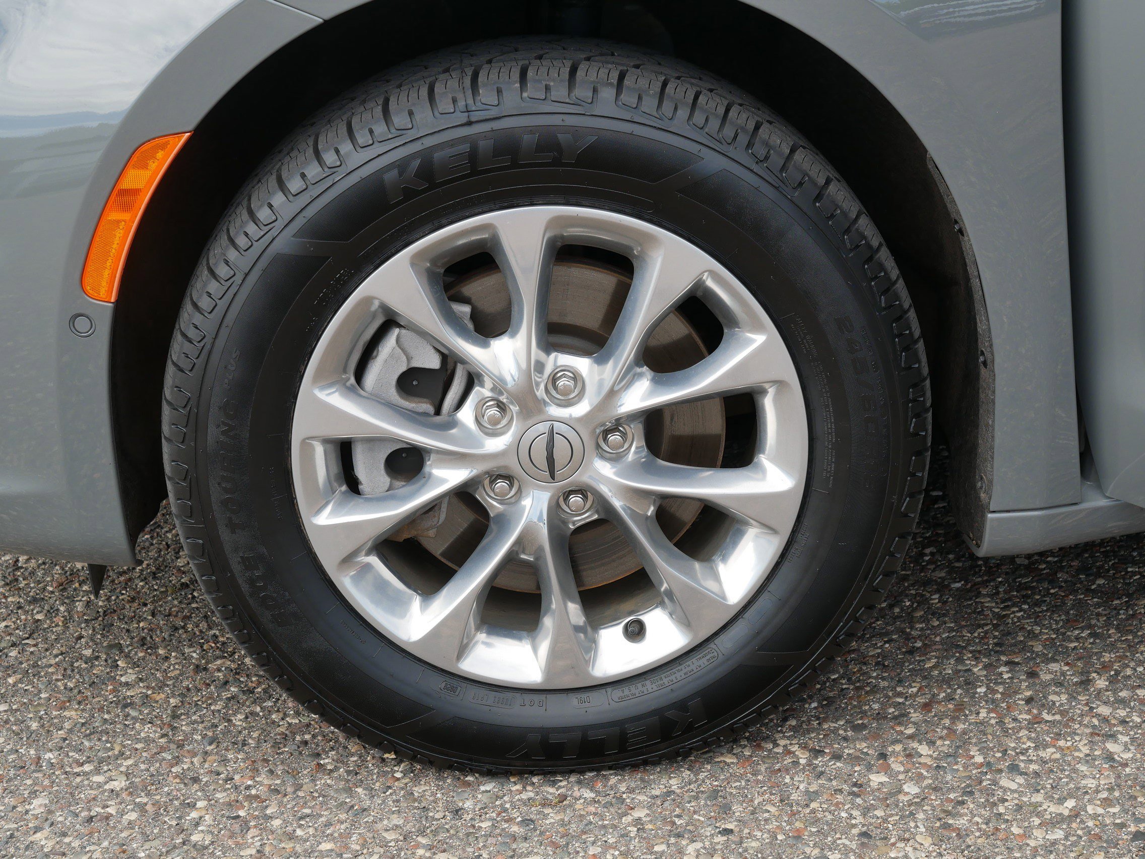 Used 2023 Chrysler Pacifica Touring-L AWD/4WD image 15