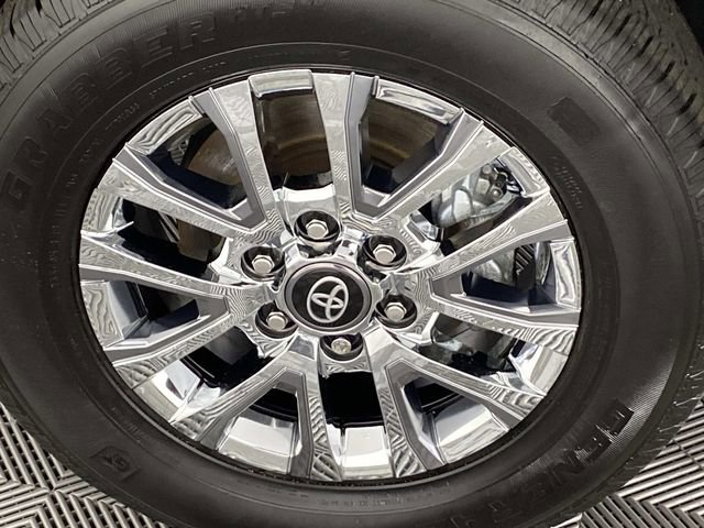 Used 2025 Toyota Tacoma Limited AWD/4WD image 28