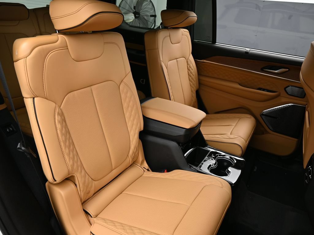 New 2025 Jeep Grand Cherokee L Summit AWD/4WD image 40