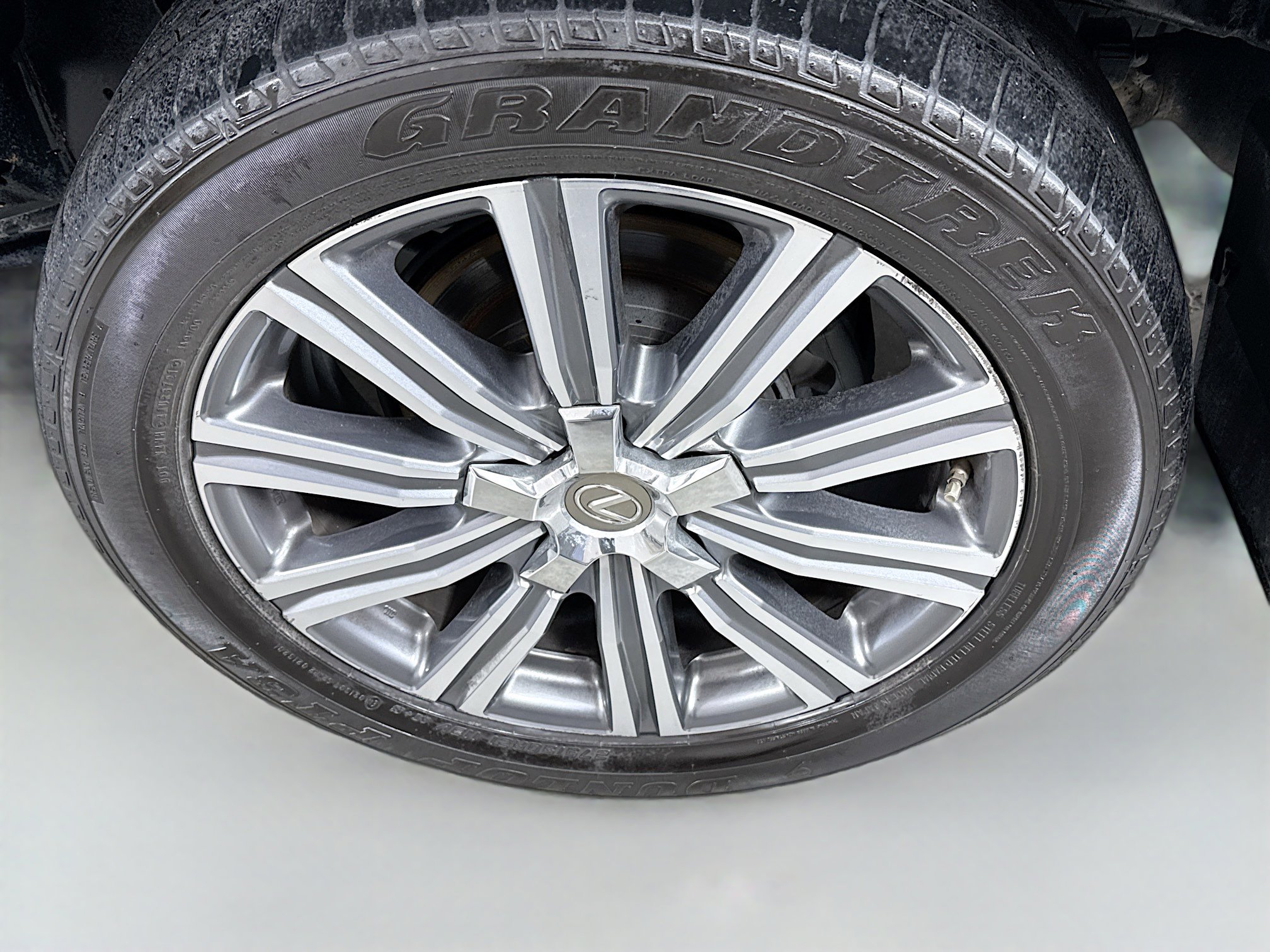 Used 2017 Lexus LX 570 4WD w/ Luxury Package image 31