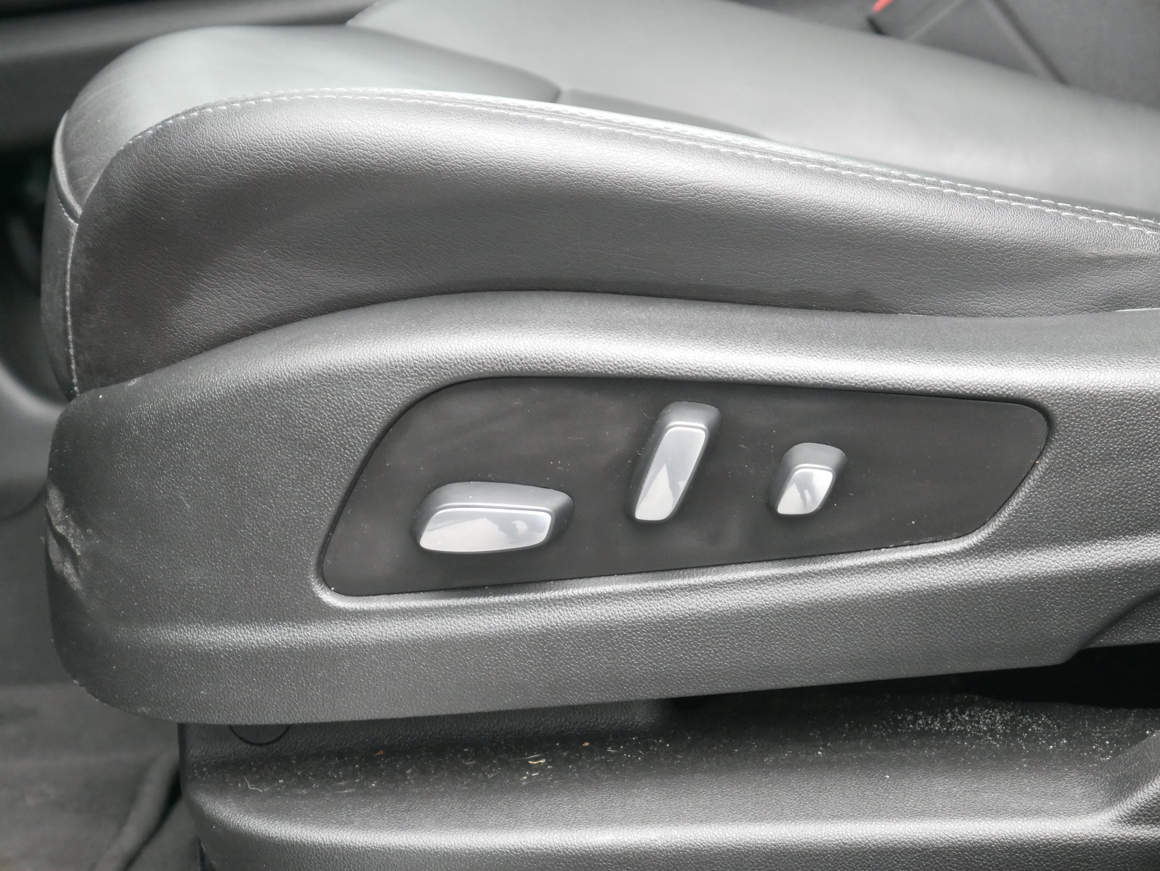 Certified 2020 Cadillac XT5 Premium Luxury w/ LPO, Floor Liner Package image 13