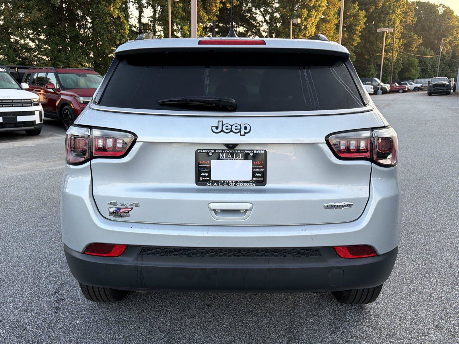 Used 2024 Jeep Compass Latitude AWD/4WD image 6