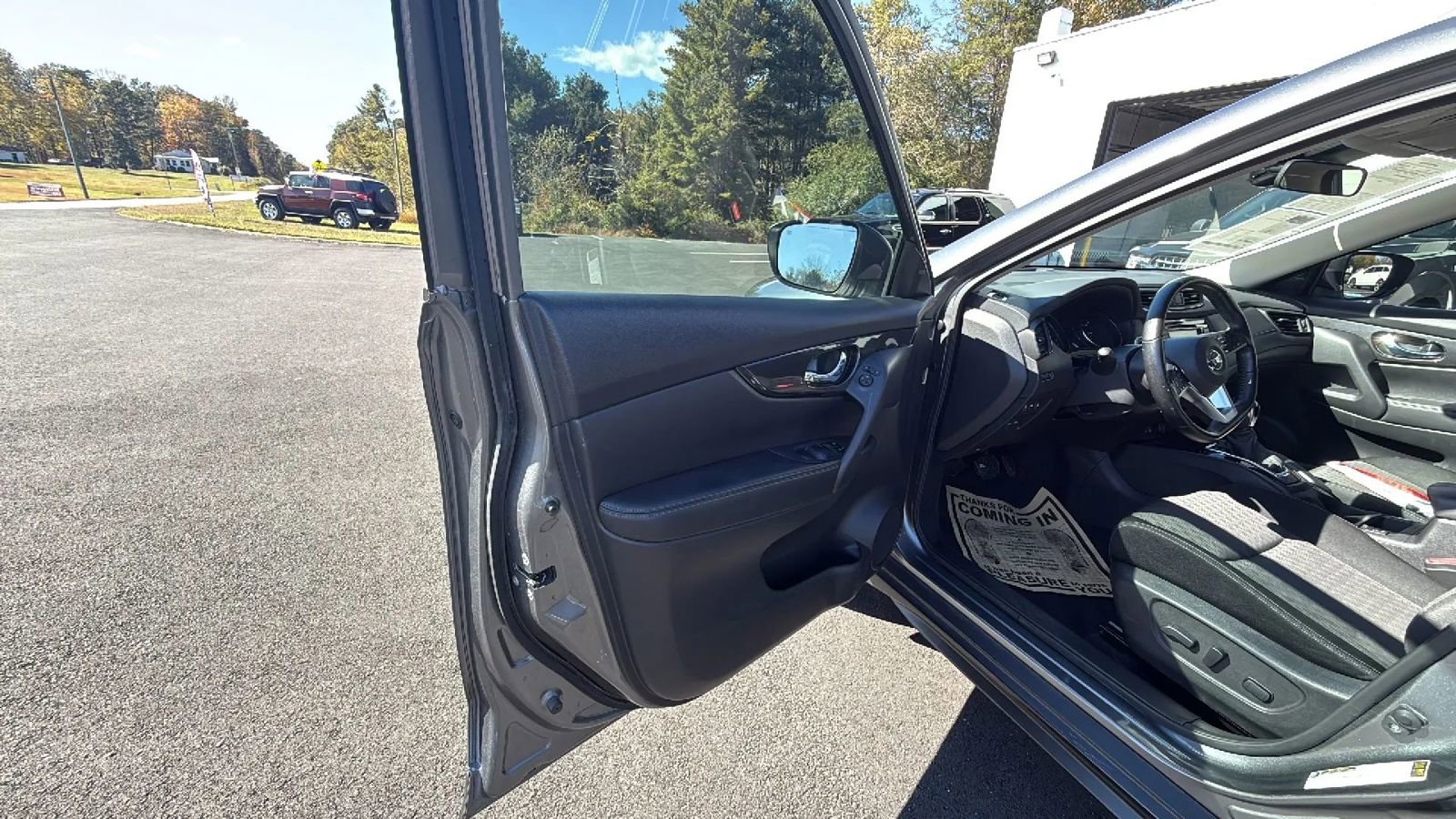 Used 2020 Nissan Rogue SV image 14