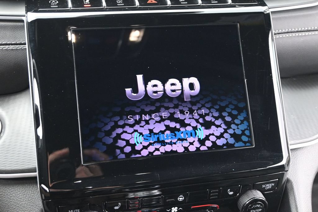 Used 2025 Jeep Grand Cherokee L Laredo AWD/4WD image 30