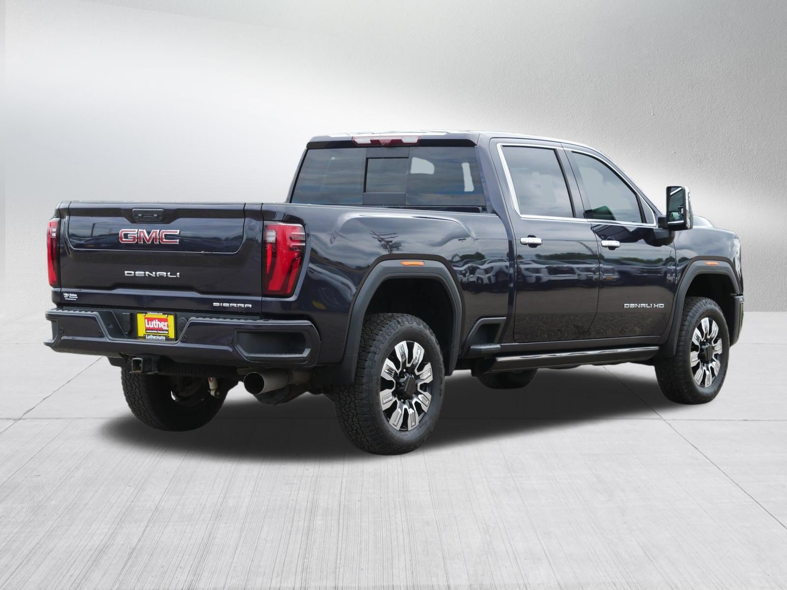 Used 2025 GMC Sierra 3500 Denali w/ Denali Reserve Package AWD/4WD image 7