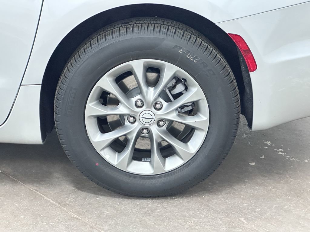 New 2026 Chrysler Pacifica Select AWD/4WD image 50