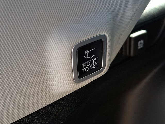 Used 2022 Jeep Grand Cherokee Laredo w/ Luxury Tech Group I image 25