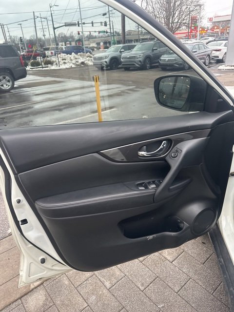 Used 2019 Nissan Rogue SV image 17