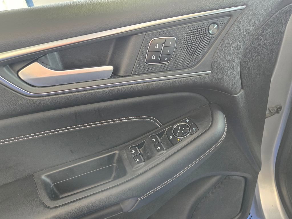 Used 2022 Ford Edge Titanium w/ Equipment Group 301A image 14