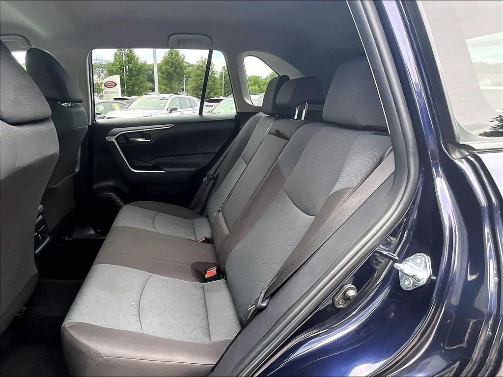 Used 2025 Toyota RAV4 XLE AWD/4WD image 15