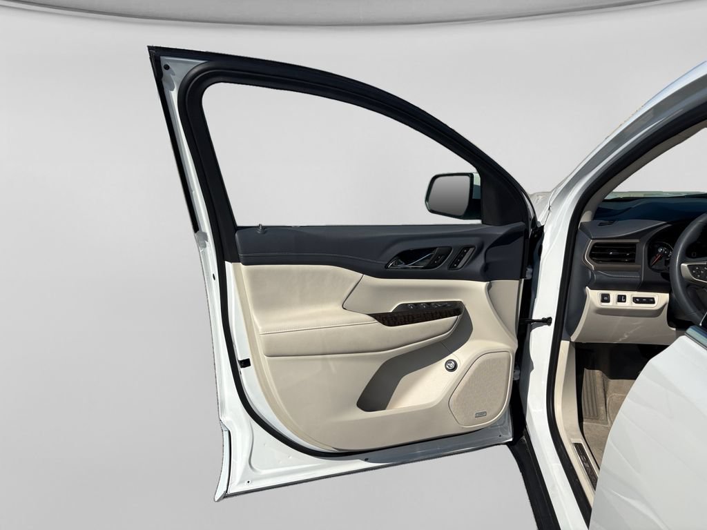 Used 2023 GMC Acadia Denali w/ Denali Ultimate Package AWD/4WD image 19