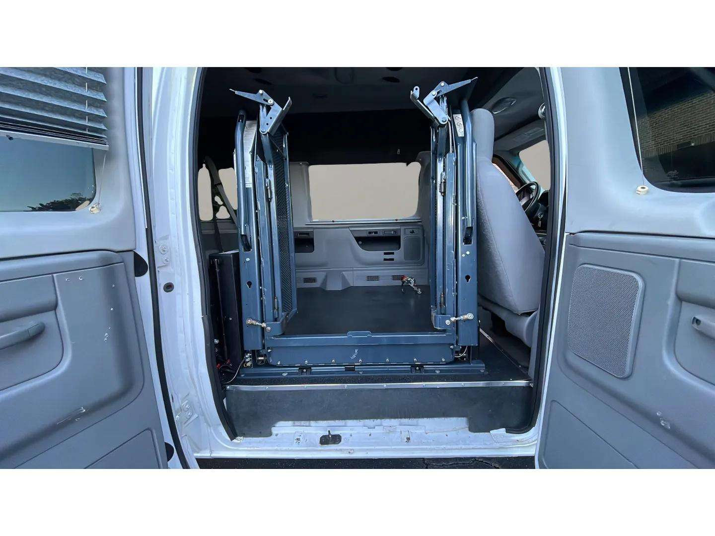 Used 2009 Ford E-350 and Econoline 350 XL image 18