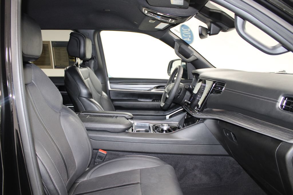 Used 2024 Jeep Wagoneer Series II w/ Flexible Seating Group AWD/4WD image 28