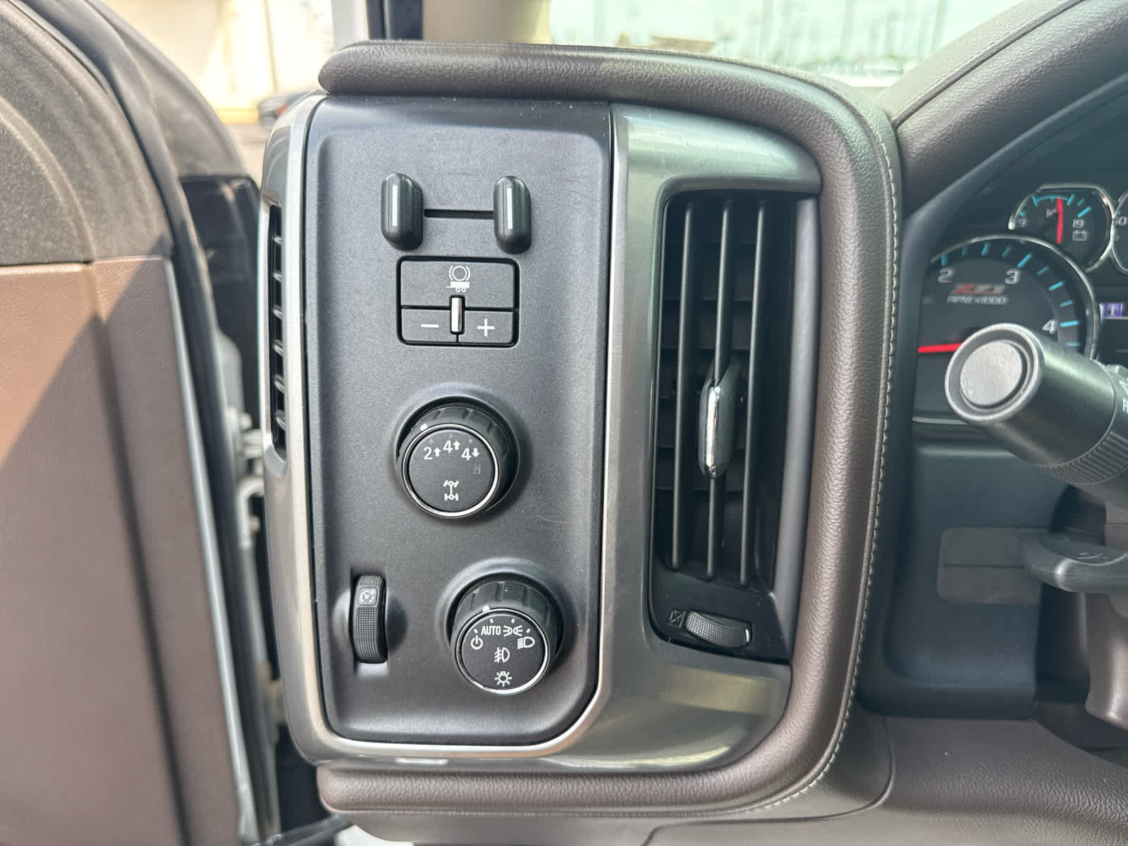 Used 2017 Chevrolet Silverado 2500 LTZ w/ Duramax Plus Package AWD/4WD image 16
