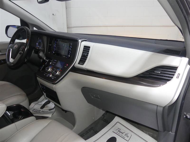 Used 2018 Toyota Sienna XLE Premium w/ Cargo Management Package image 24