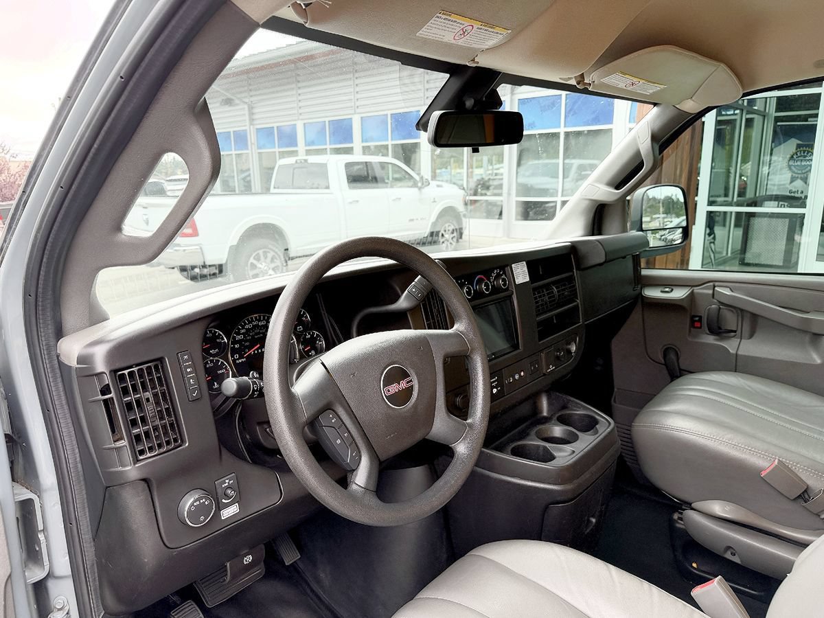 Used 2019 GMC Savana 3500 w/ Driver Convenience Package RWD image 32