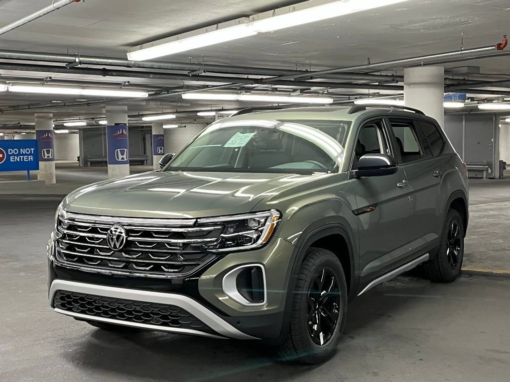 New 2026 Volkswagen Atlas Peak Edition image 3