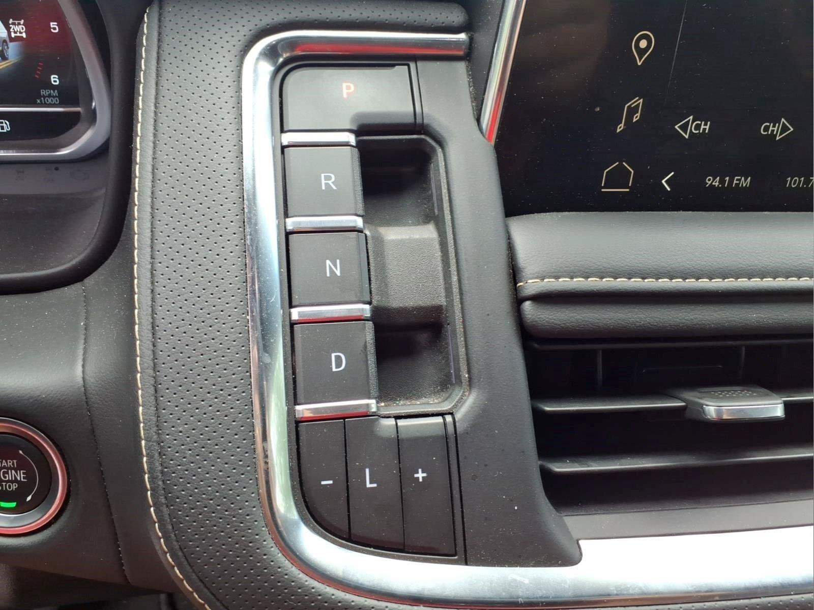 Used 2024 GMC Yukon SLT w/ SLT Luxury Package AWD/4WD image 23