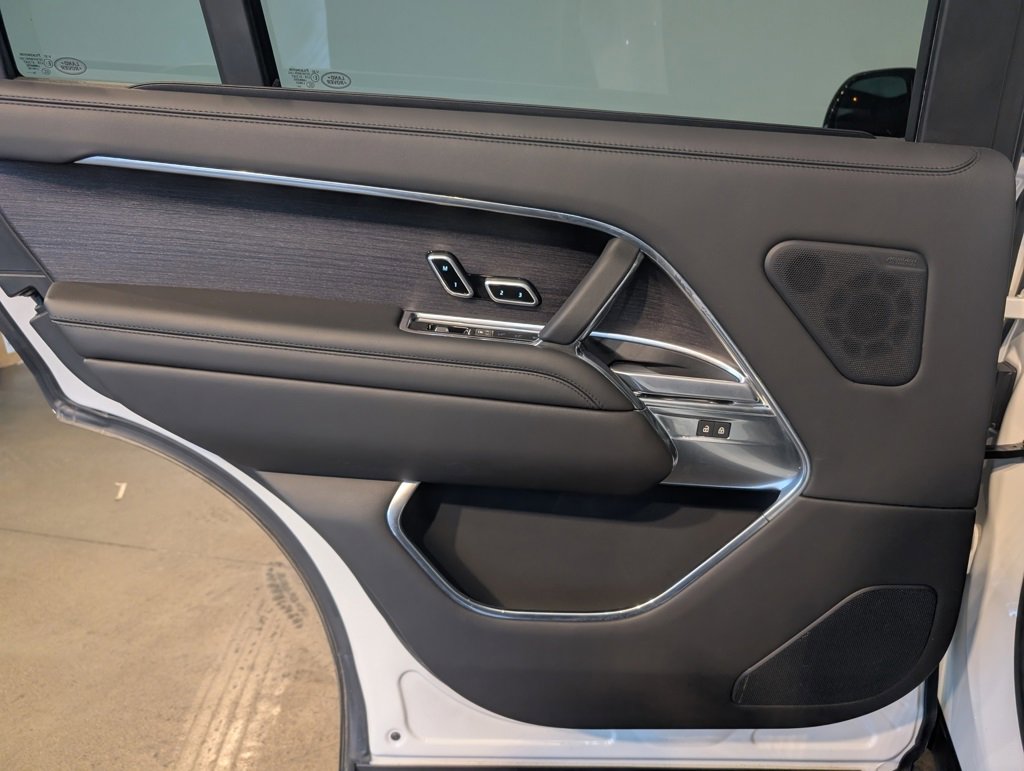 Used 2025 Land Rover Range Rover Long Wheelbase SE image 26