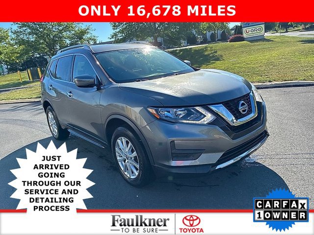 Used 2017 Nissan Rogue SV AWD/4WD image 1