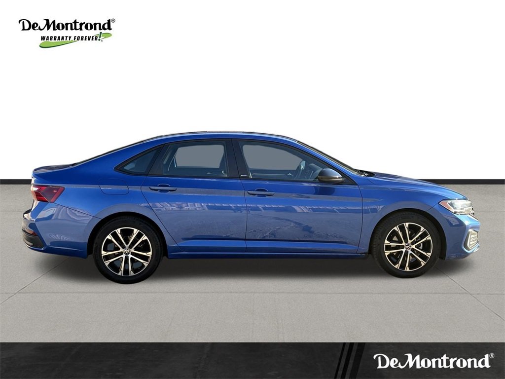 Used 2024 Volkswagen Jetta Sport image 4