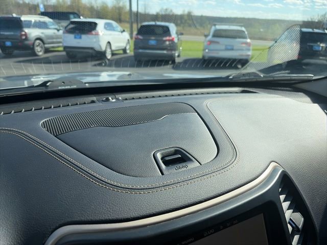 Used 2017 Jeep Cherokee Limited image 23