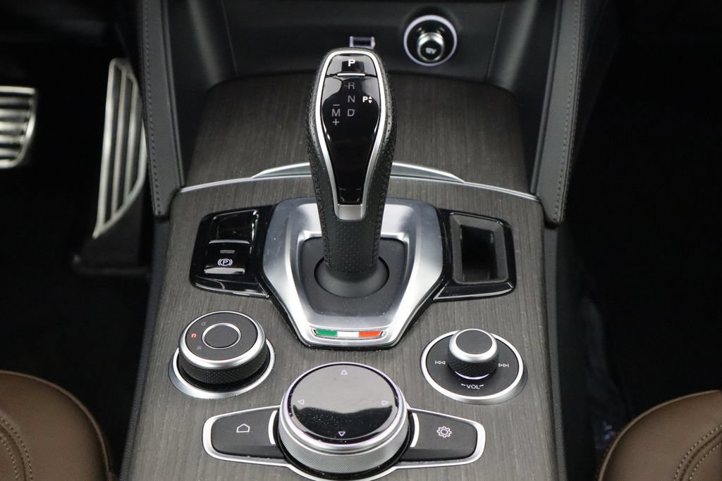 Used 2023 Alfa Romeo Stelvio Ti AWD/4WD image 29