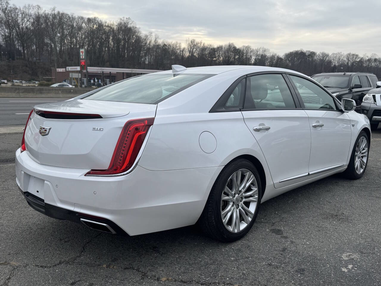 Used 2018 Cadillac XTS Luxury FWD image 5