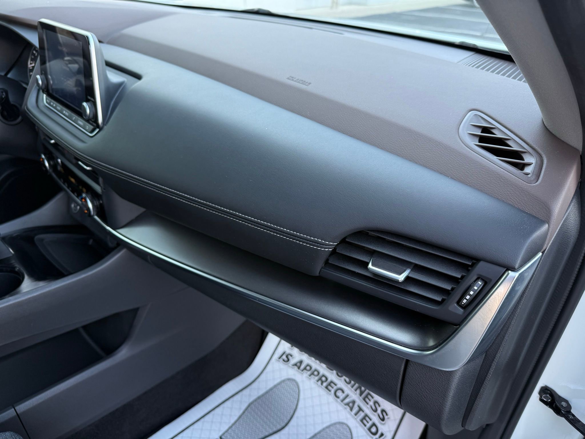 Used 2023 Nissan Rogue SV image 19